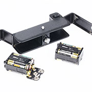 【NIKON(尼康)】尼康  F2 photomic S拆解图， MB-1电池盒，内有两个电池组，每组装5节AA电池，另外还可配两个与电池组外形相同的可充电电池块。